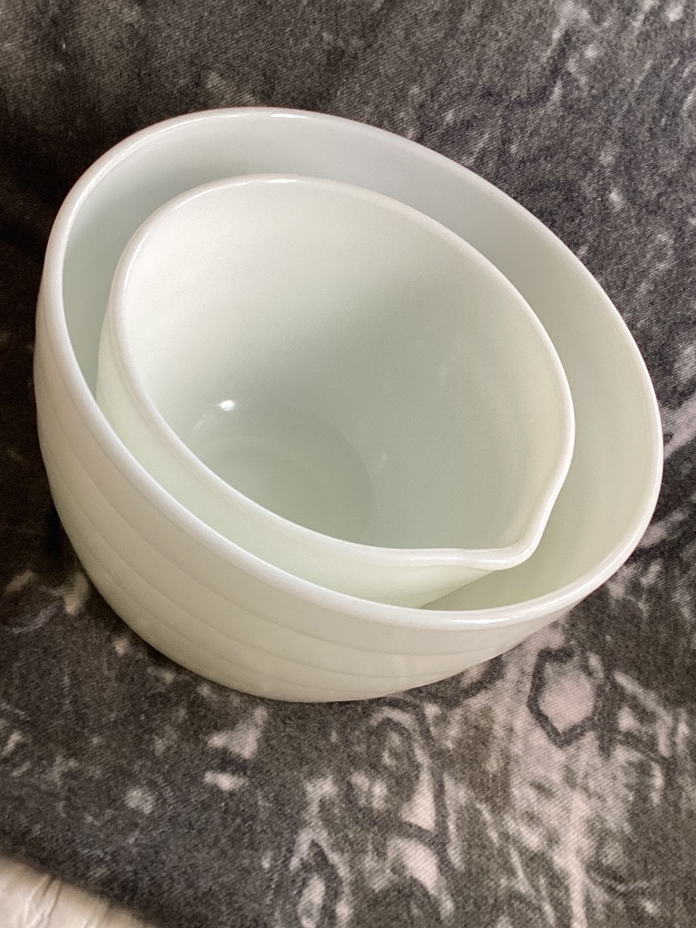 SET OF TWO VINTAGE PYREX MILKGLASS BEEHIVE MIXING BOWLS FOR WESTINGHOUSE MIXER